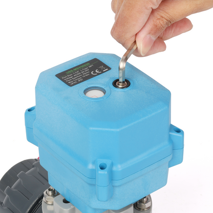 1-1/4" 3-vägs UPVC motoriserad kulventil, L-typ, 9–24V AC/DC, 2-tråds automatisk återgång, IP67 full port, normalt stängd med manuell återställning