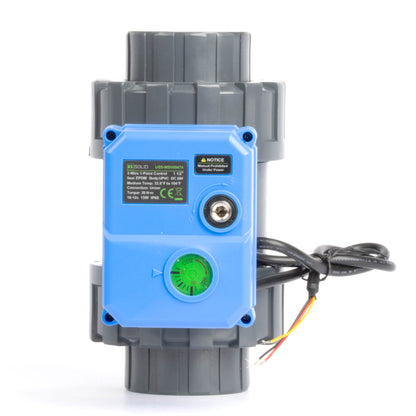 Válvula de bola motorizada de UPVC de doble unión de 1-1/2" - 24 V CC, control único de 3 cables, con anulación manual y sello de EPDM.