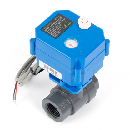 1/2" UPVC motoriseret kugleventil - 2-tråds automatisk returløb med manuel funktion, 9-36V AC/DC, normalt lukket